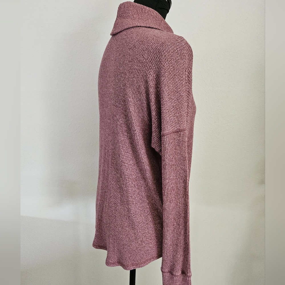 American Eagle Pink Turtle Neck Sweater- xs oversized - Picture 4 of 9